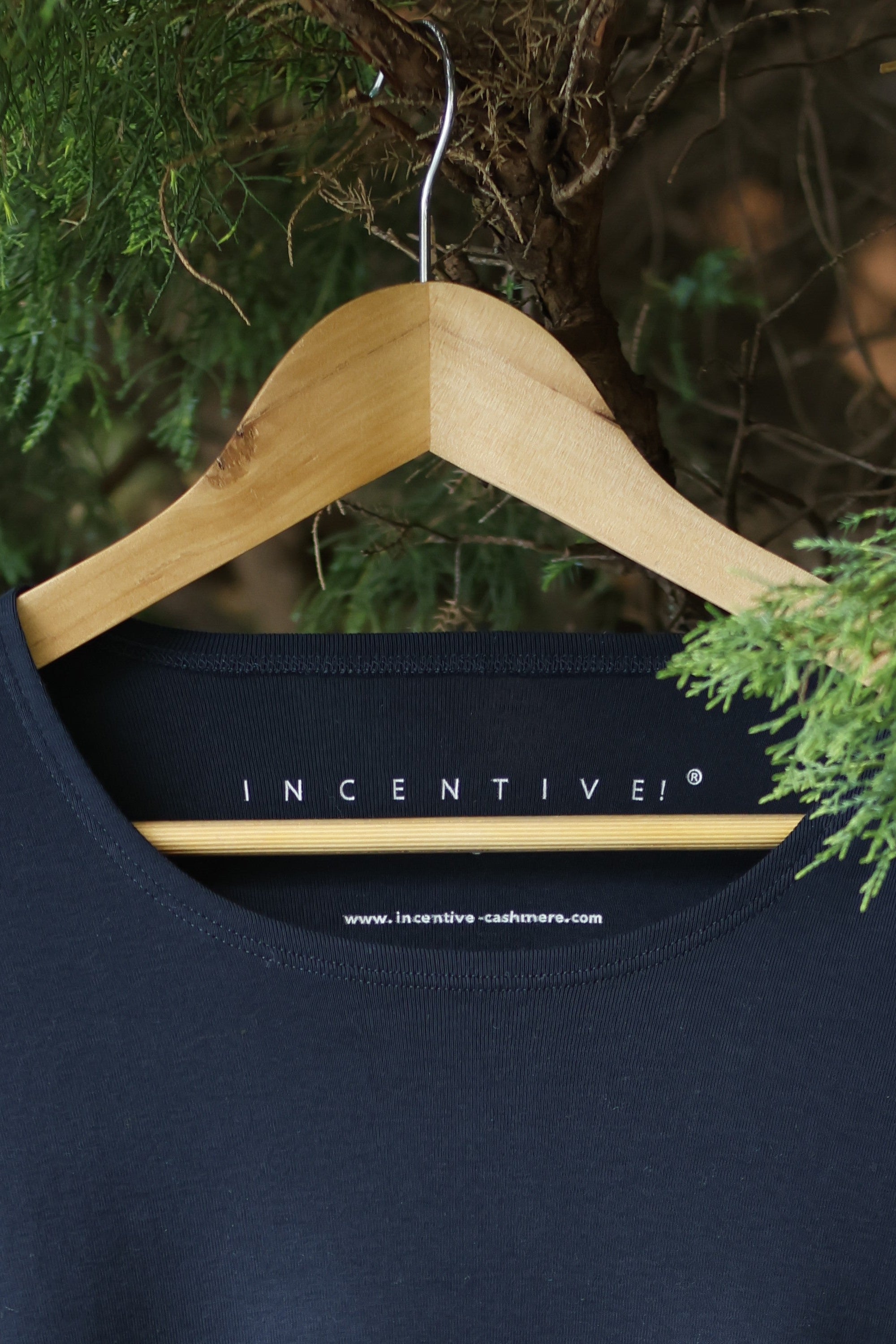 minimal chic navy blue t shirt