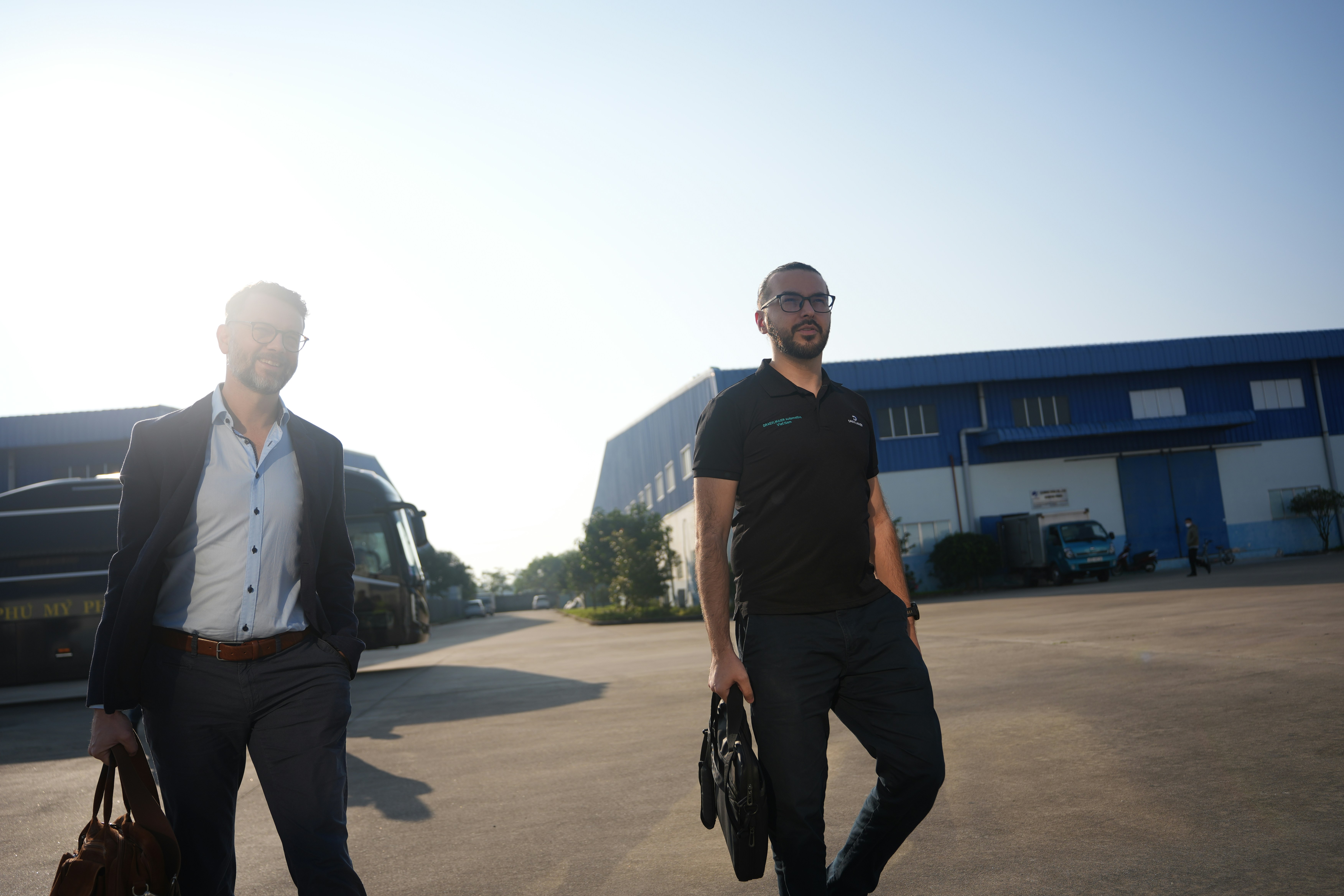 A view of the top of the eiffel tower