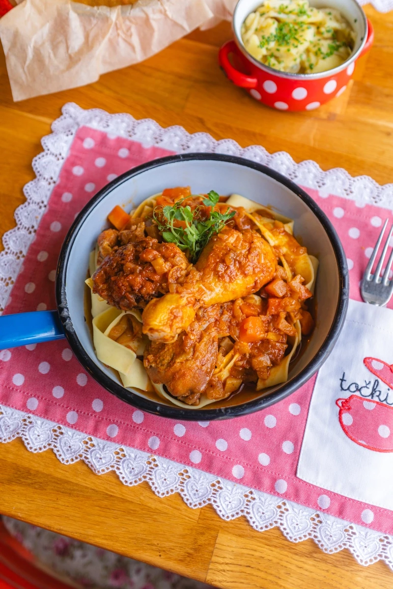 vegetable and meat on bowl
