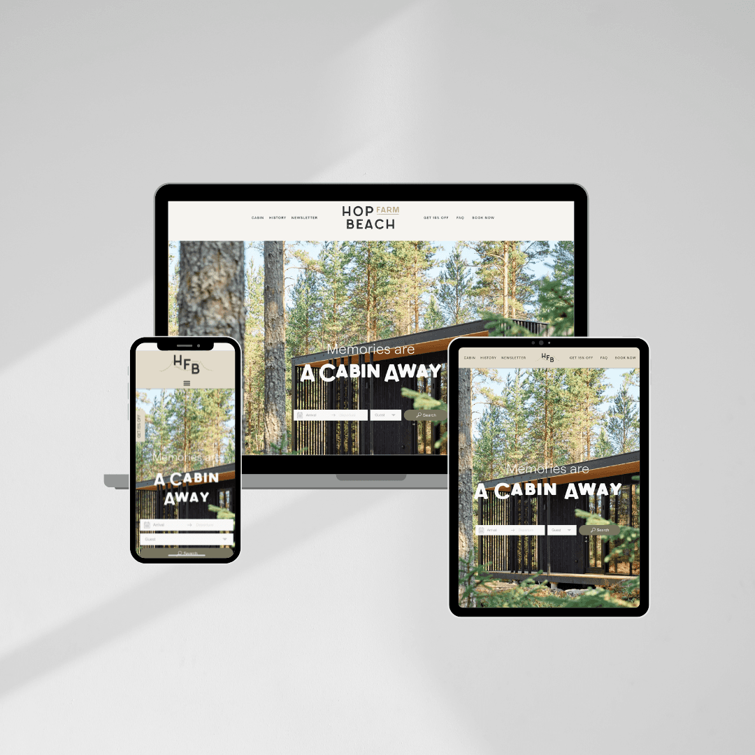 Mockup mit unserem Kunden HOP FARM BEACH, die modern gestaltete Website, sichtbar auf 3 Devices, Laptop, Handy, Tablet