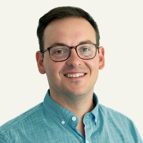 woman on focus photography