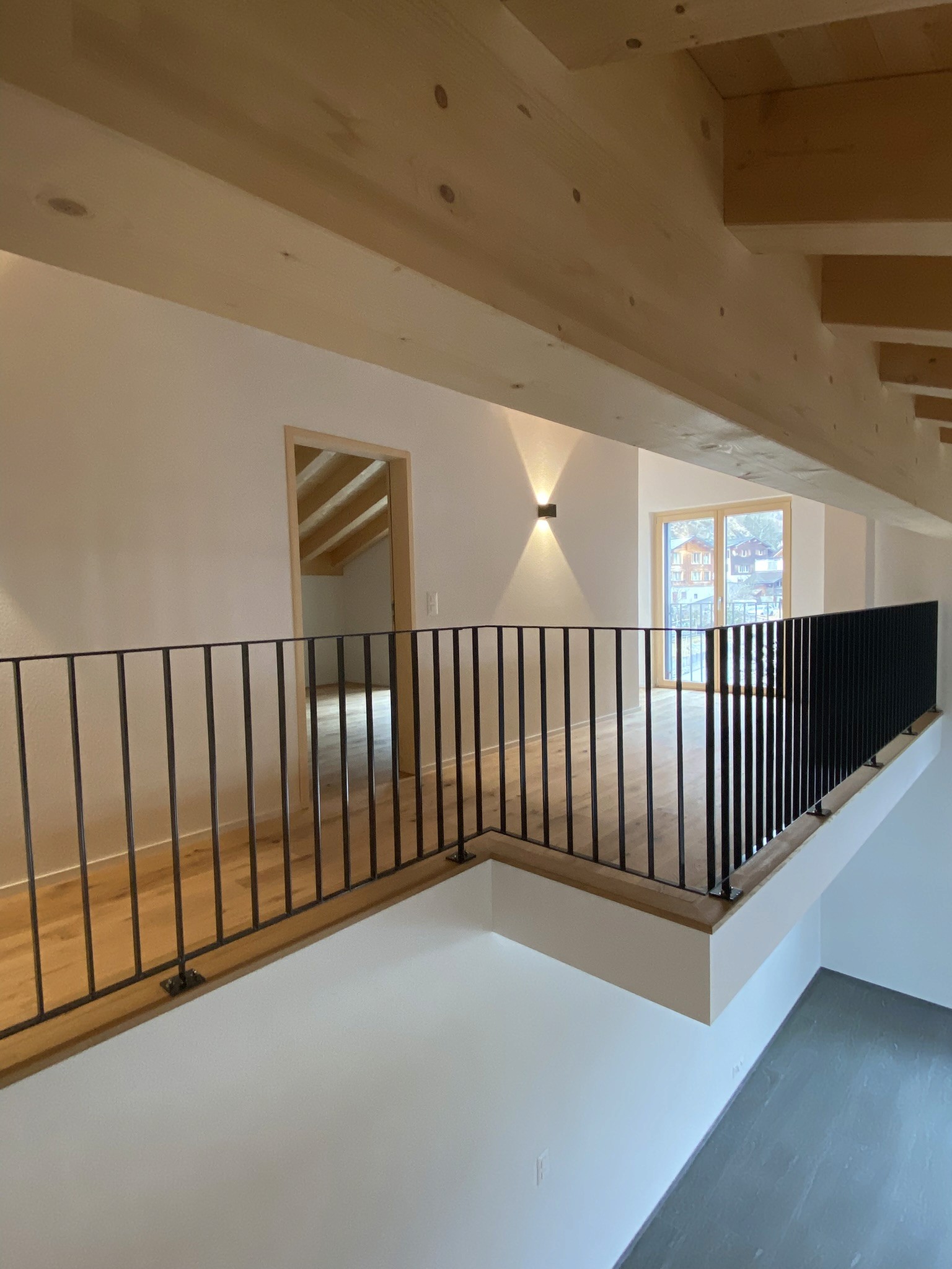 Gallerie in der Neubau Überbauung Sand von Niggli Architektur in Grüsch