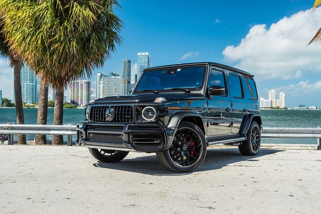 Mercedes-Benz G63 Black on Red