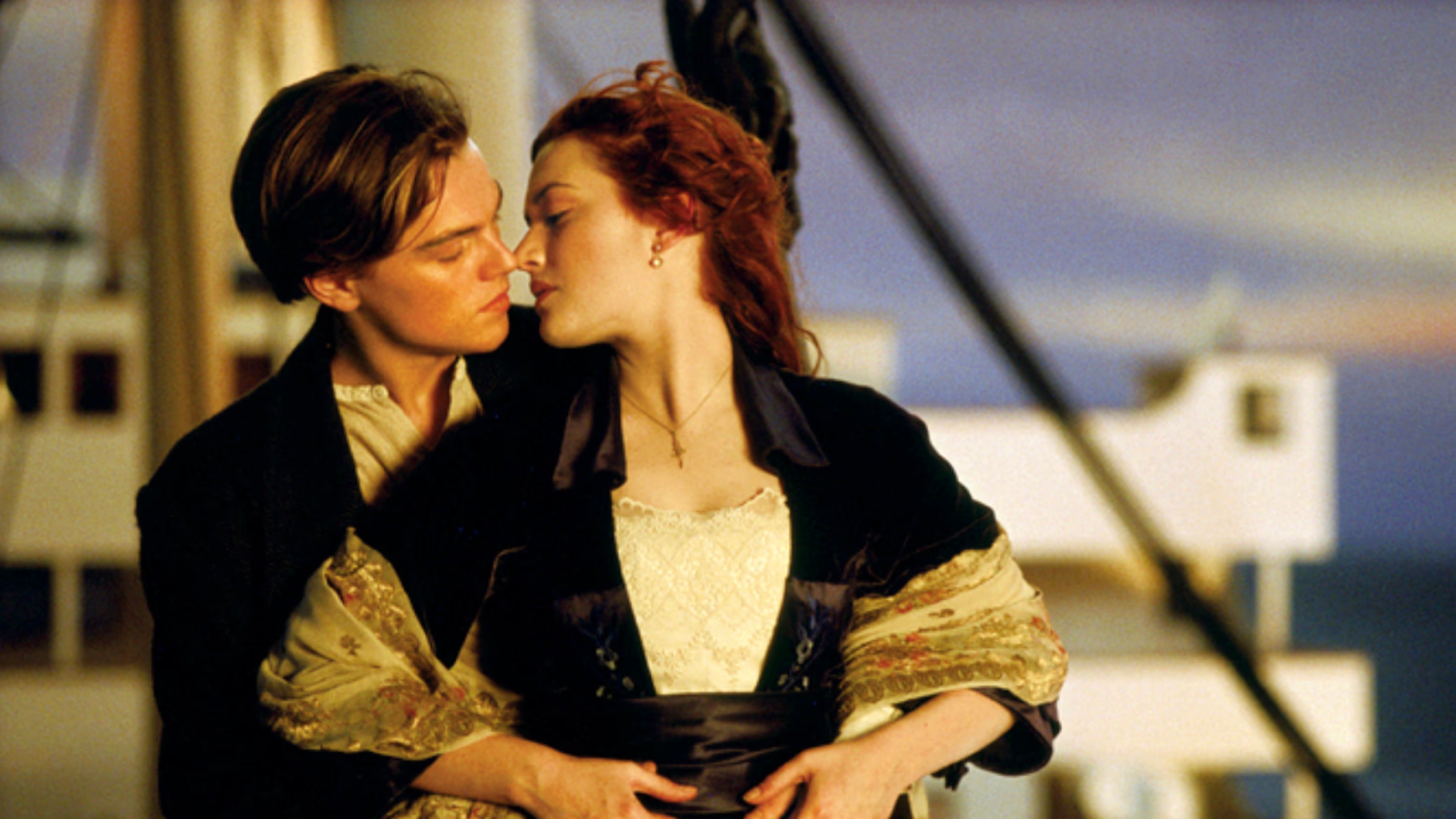 국민대 영화과 1단계 스토리구성 시 각색 기출 분석 - 영화 속 사랑하는 두 인물의 클래식한 키스 장면