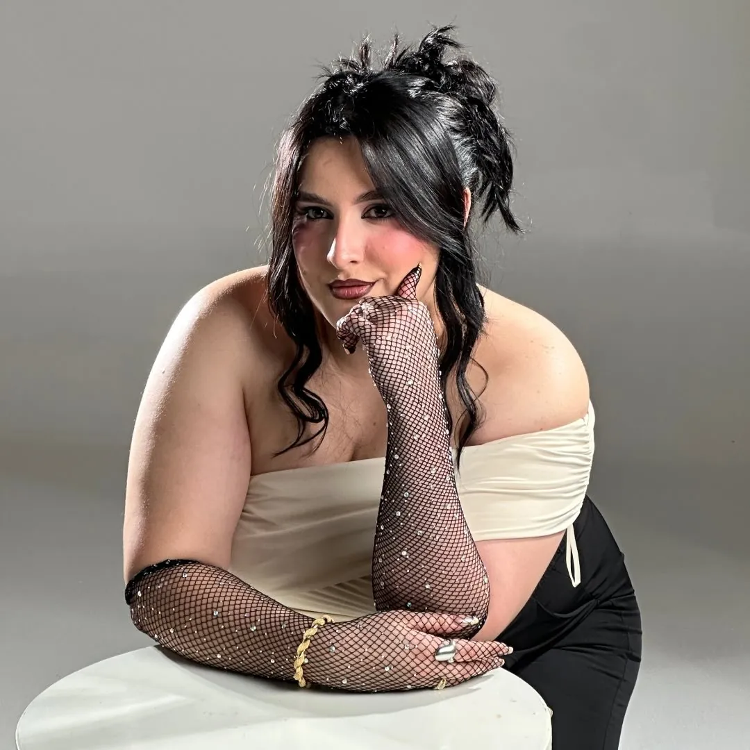 Yuyi, beauty content creator represented by Antinéa