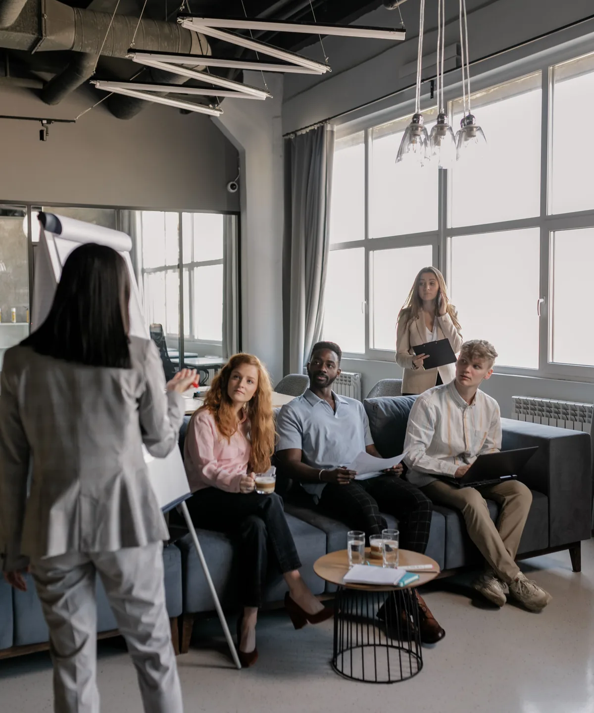 Teilnehmende in einer Workshop-Besprechung