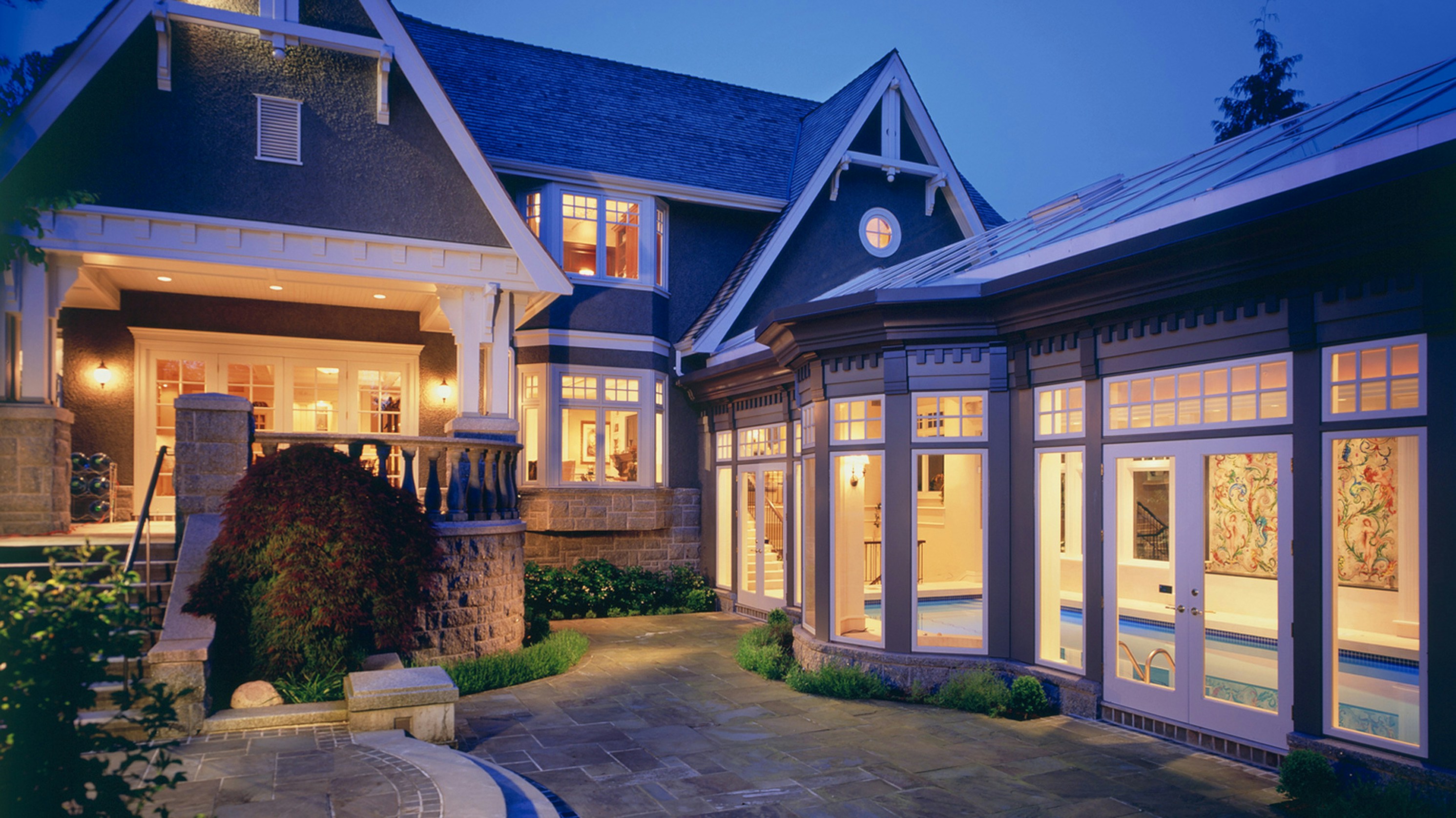 Moderne Elektrotechnik in Aktion – Innovative Lösungen für Wohn- und Geschäftsgebäude