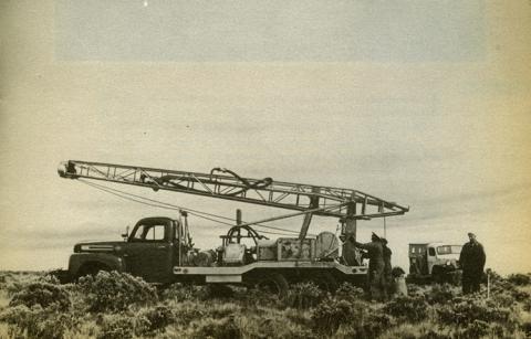 Faena de construcción de caminos ENAP.