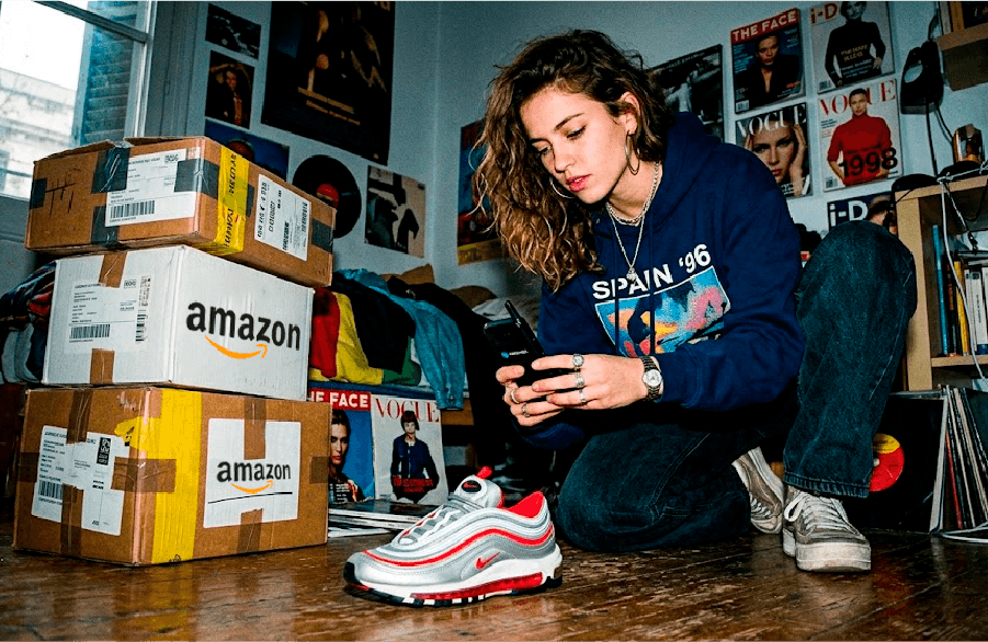 speaker with a half white half green background