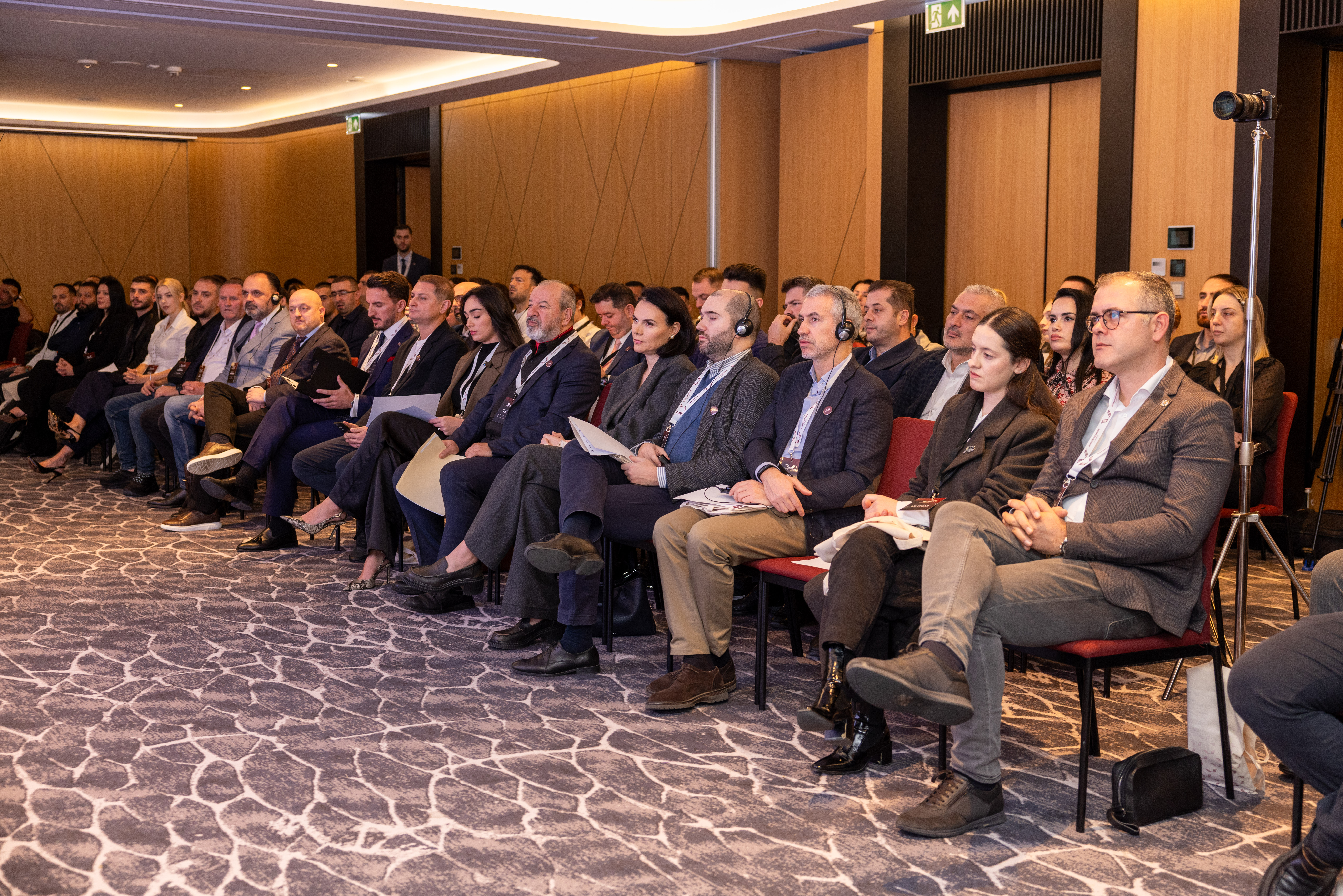 Ilustrime me elemente shqiptare