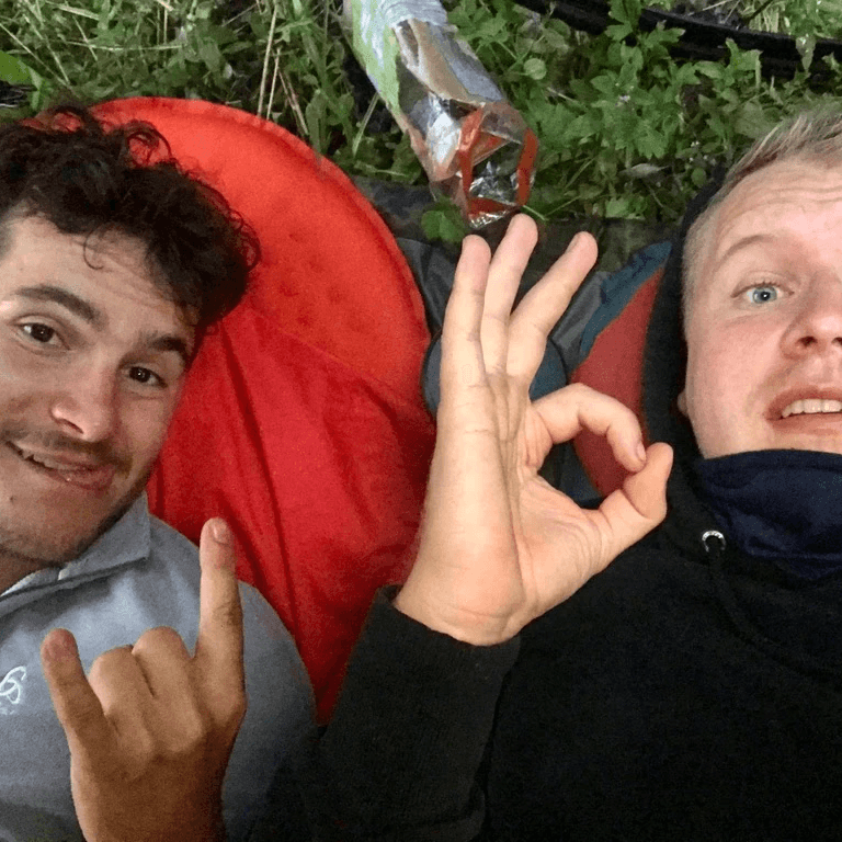 Freunde beim Camping