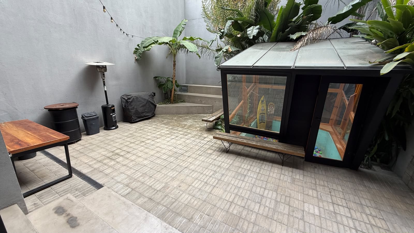 Mesa de trabajo con participantes