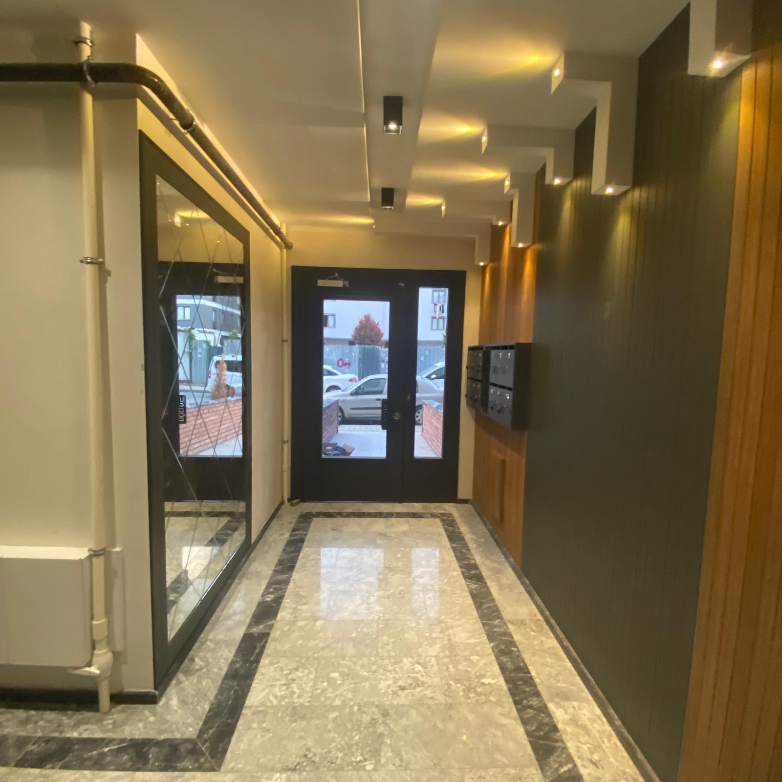 apartman girişi