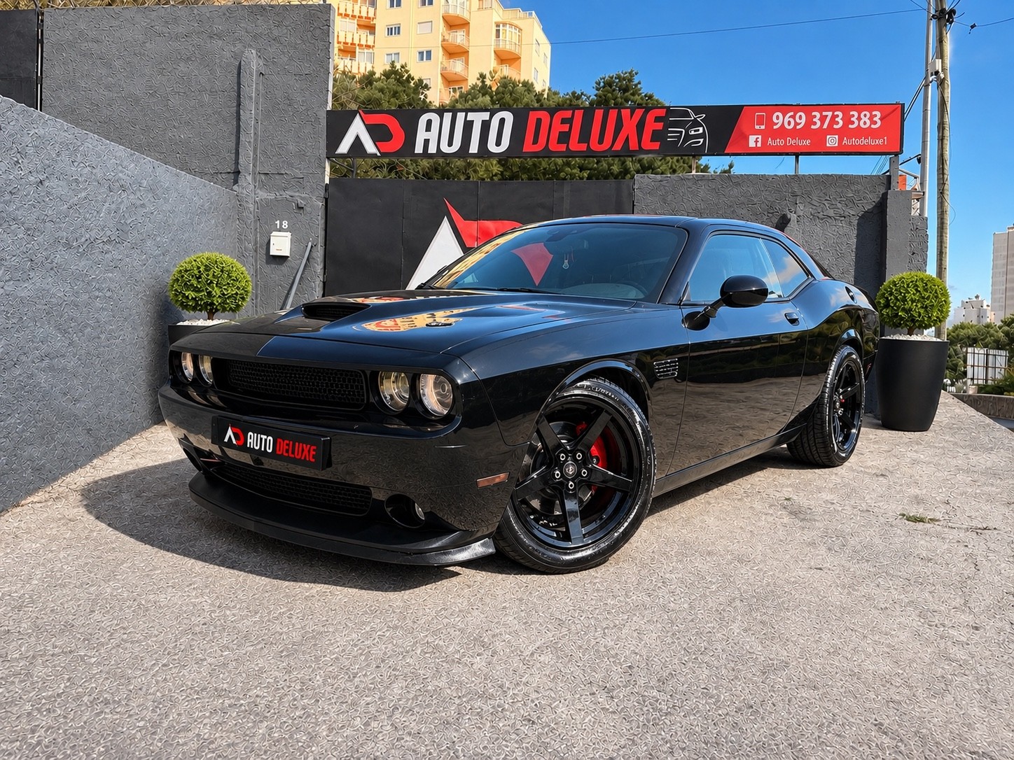 Dodge Challenger — frente em ângulo