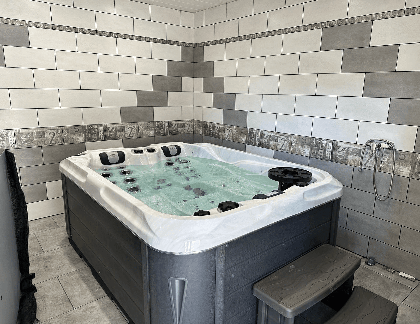 Installation spa en intérieur  par Acqua Terra, expert spa dans le Haut-Rhin