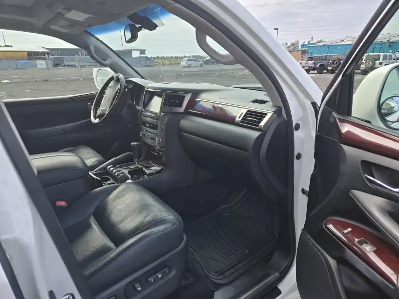 White Lexus LX570 for rent in Kona Big Island Hawaii