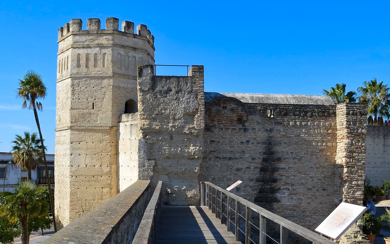 哈雷斯·德·拉·弗朗特拉的阿爾卡薩爾,從塞維利亞出發的歷史堡壘日間旅行。