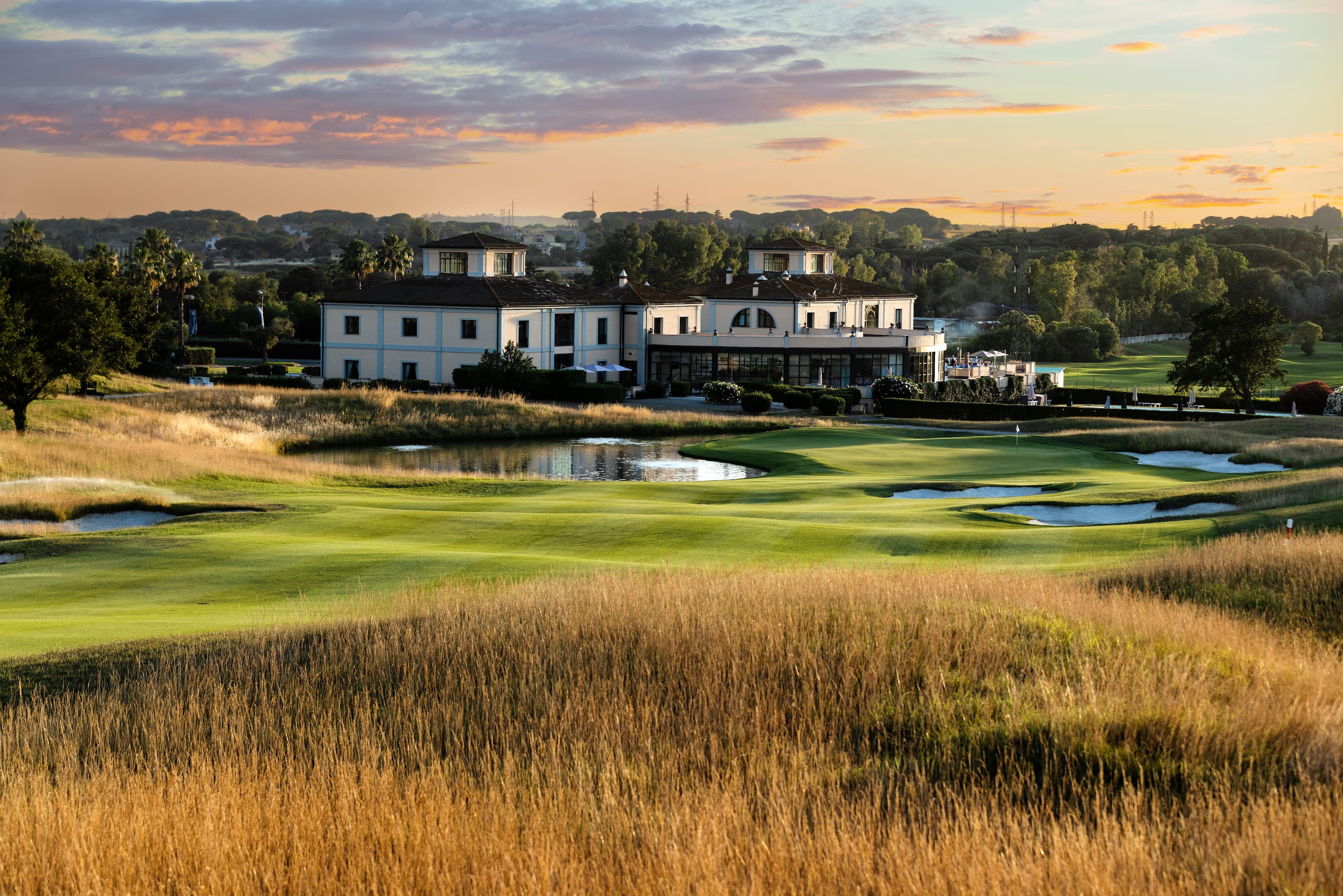 senior-man-preparing-to-drive-Pianeta - Sport