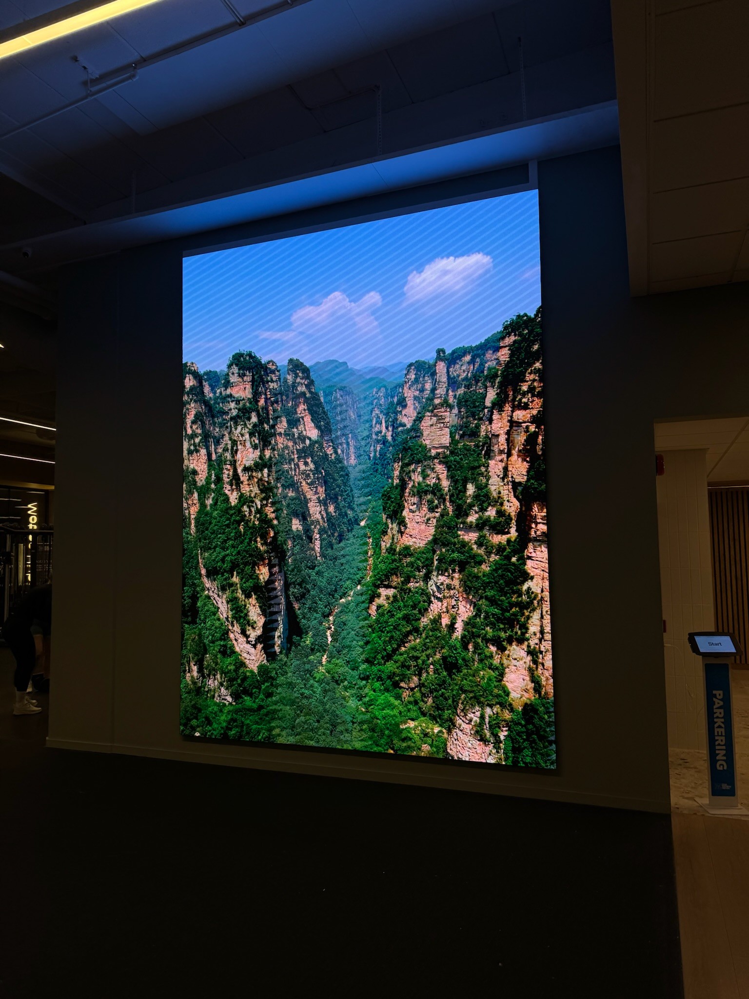 Storskjerm for butikk og kjøpesenter