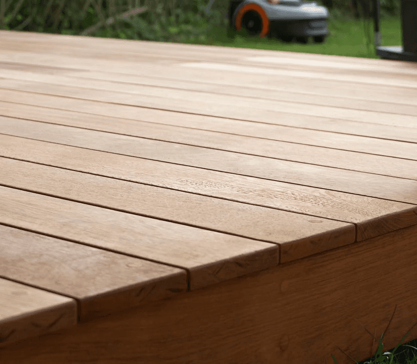 Professionelt lagt træterrasse - Wenneke Tømrer