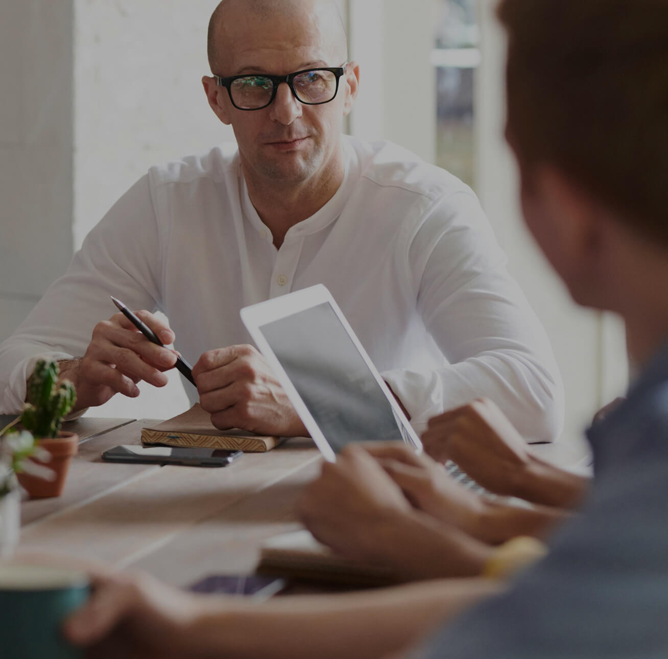 Two middle-aged people having a conversation