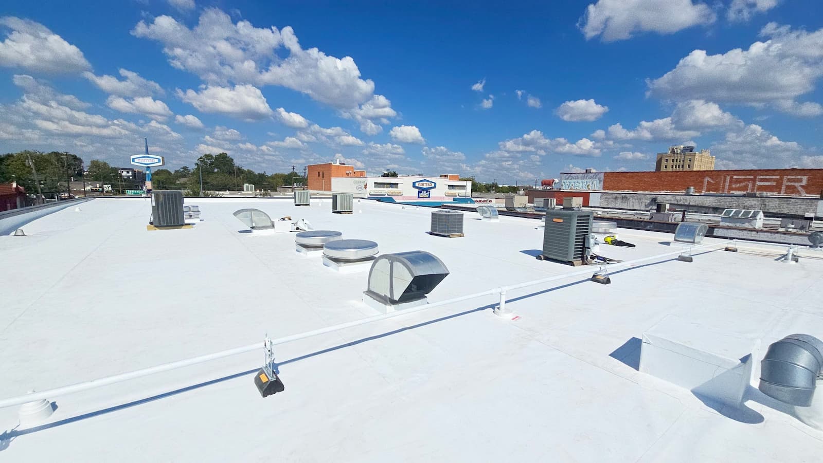 Commercial TPO flat roof on retail building in Dallas Fort Worth by Arrington Roofing
