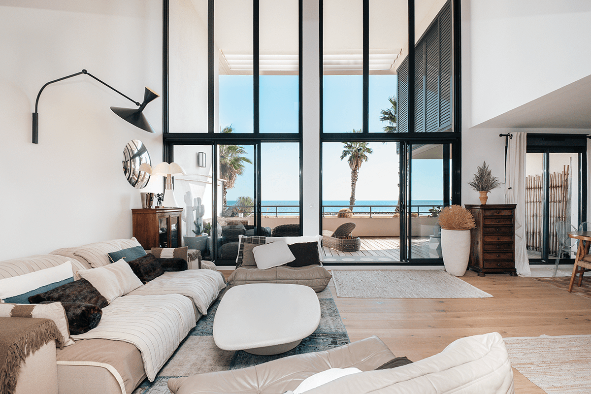 Batch.Works logo over a photo of a box of 3D printed objects