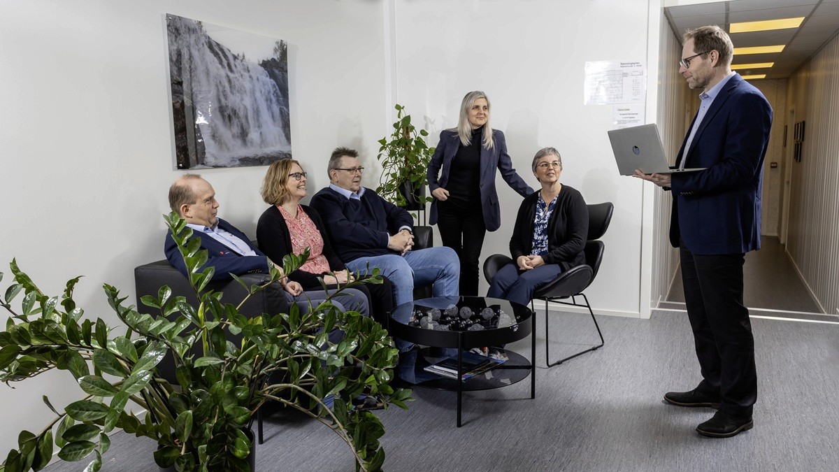 Stratwell About image