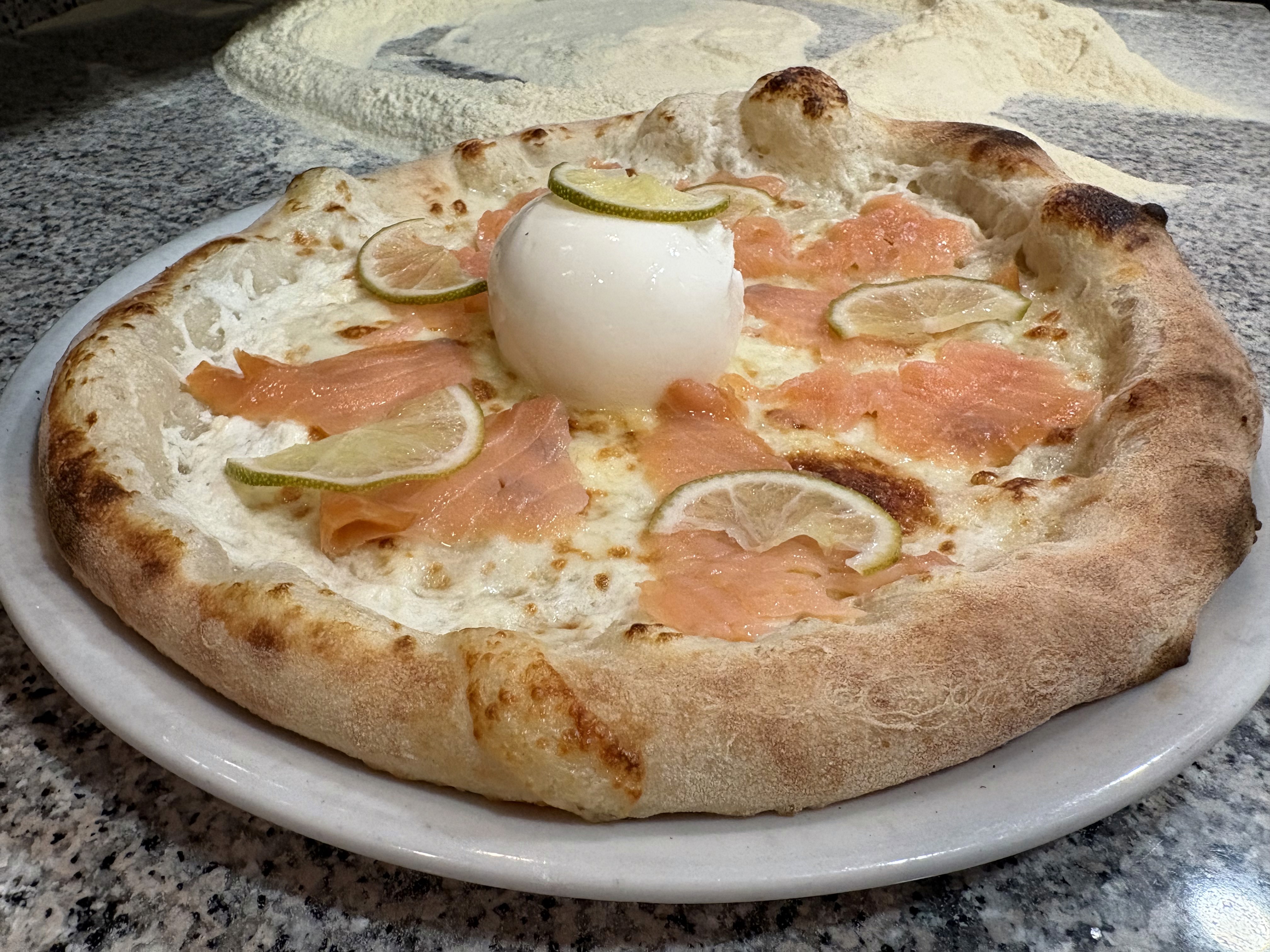 Assiette de saumon fumé et fromage frais