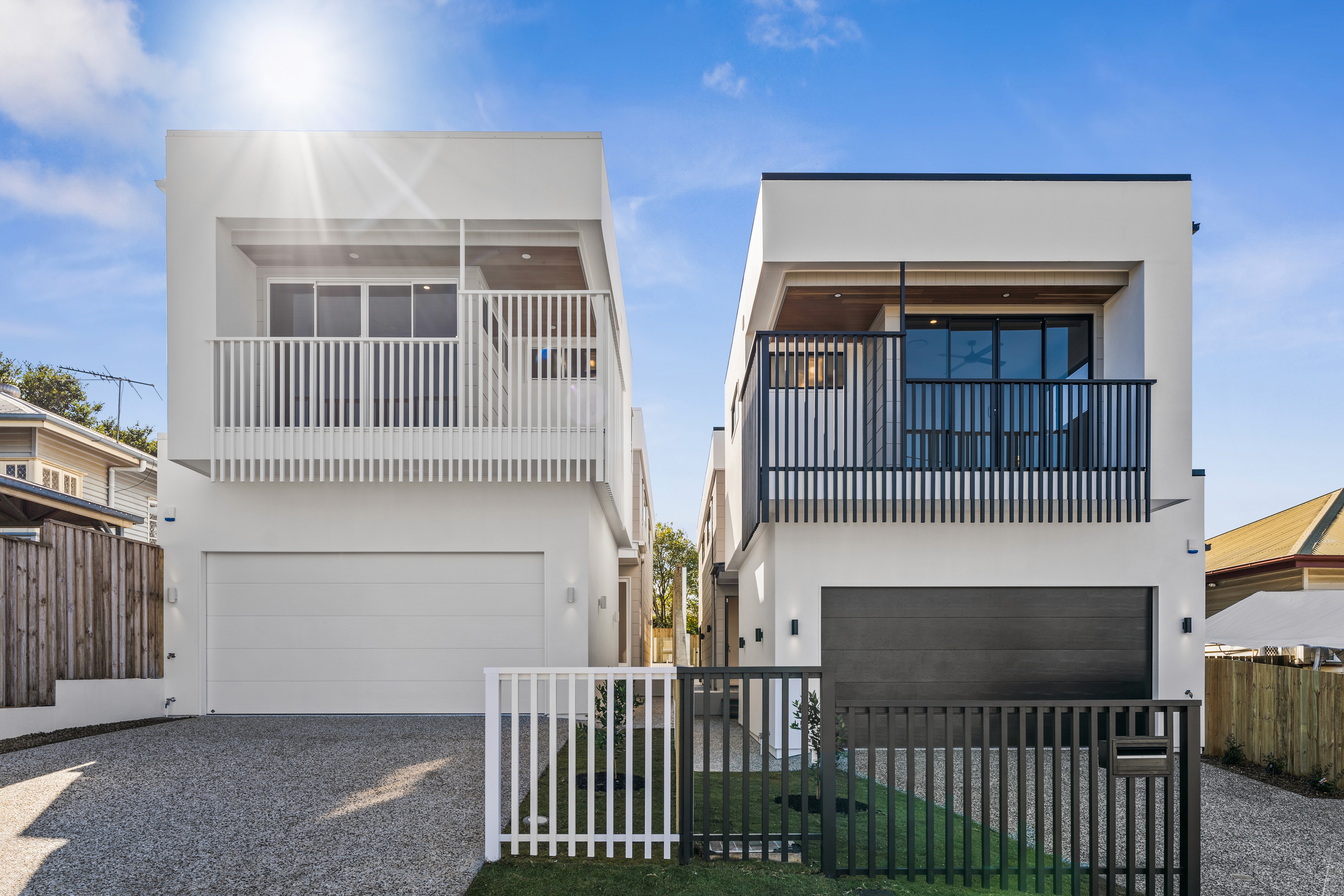 Architectural custom homes on narrow Brisbane lots featuring modern facades and integrated screening.