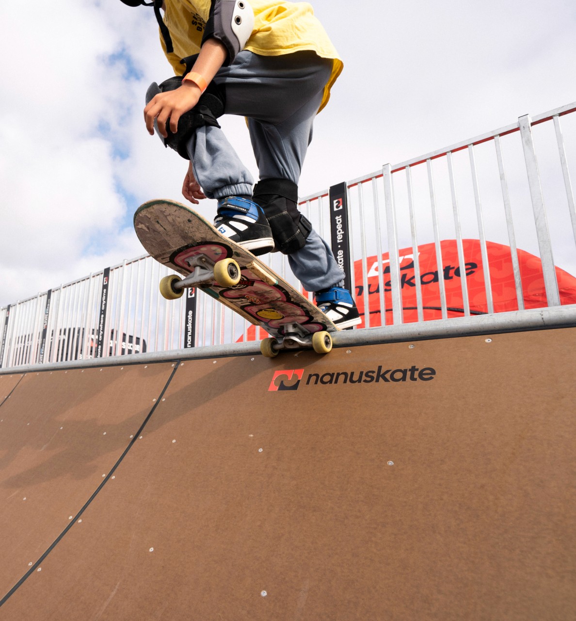 Skatelite textured nanuskate background