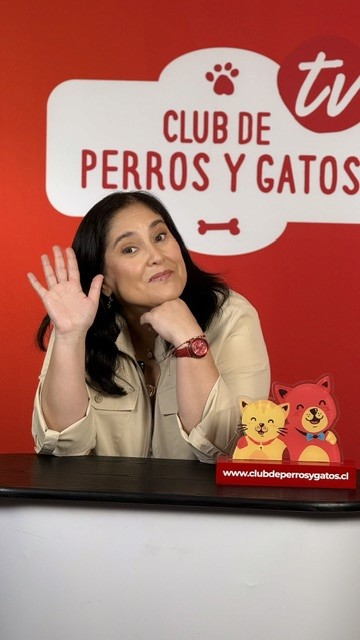 Aracely conduciendo Club de Perros y Gatos TV