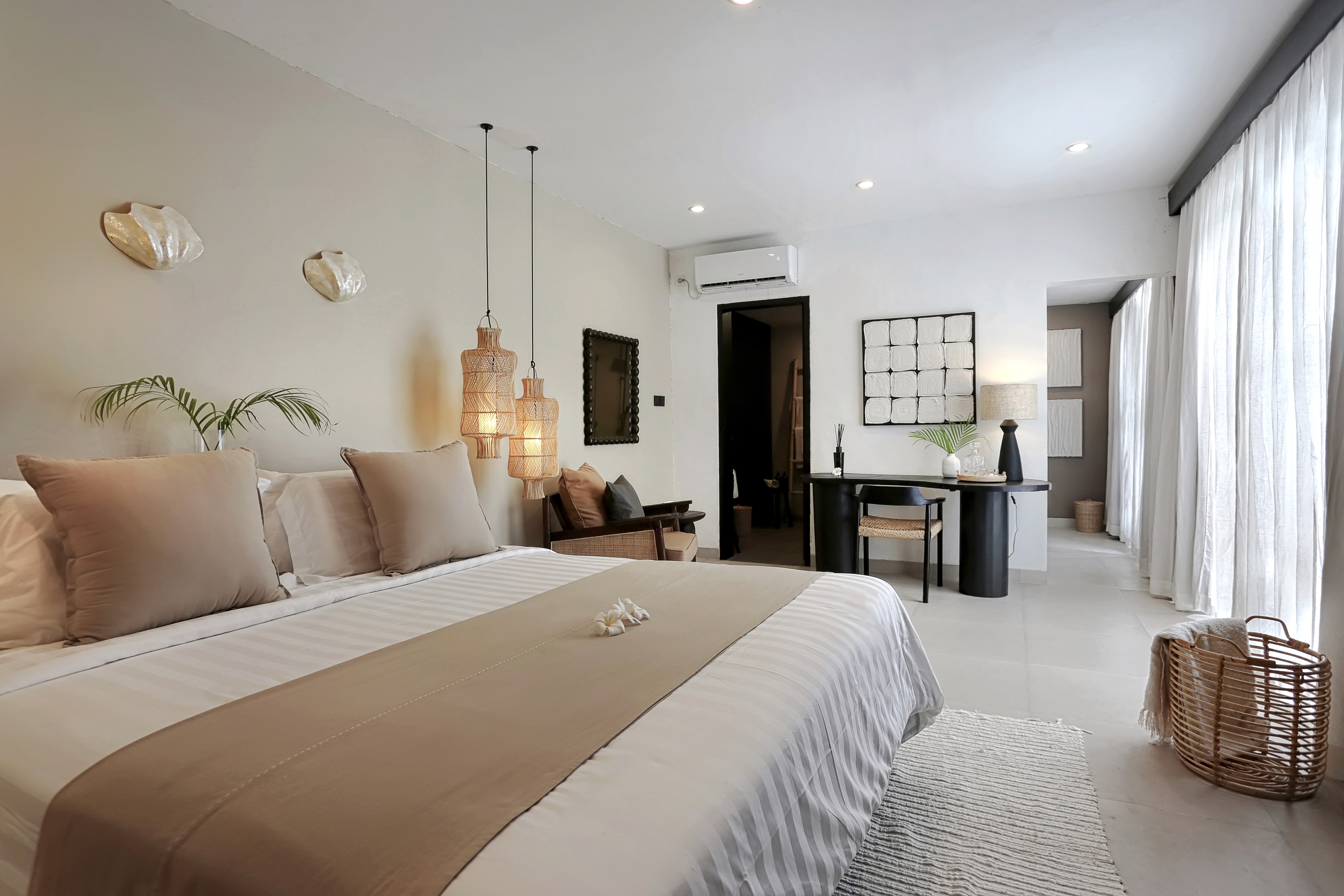 indiana-kenanga-premium-room-anaya-spacious-bedroom-modern-tropical-design-bali
