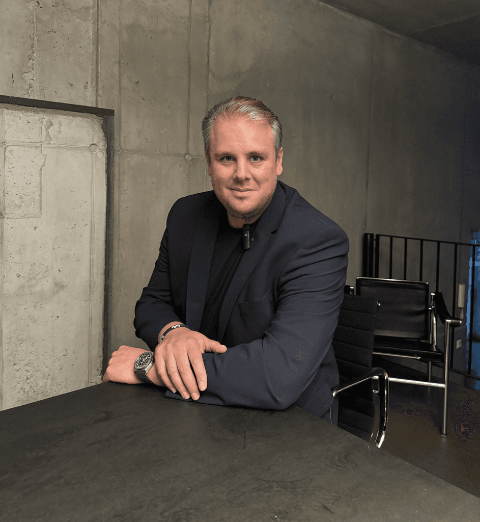 Alexander Schröder, Geschäftsführer von AS Projekte, Ihrem Partner für moderne Immobilienentwicklung.