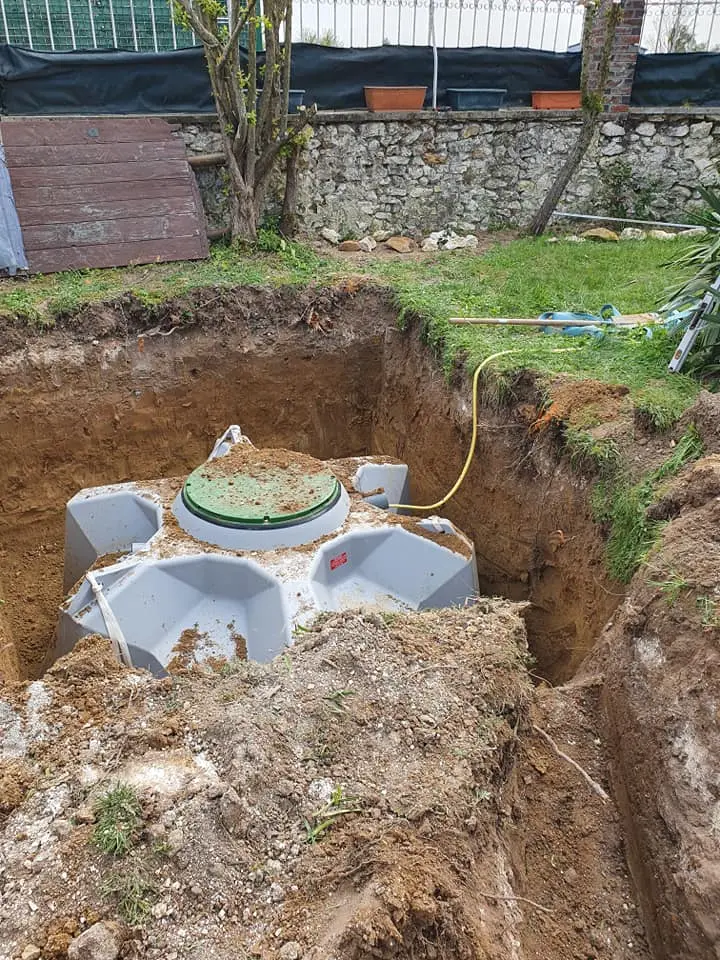 Mise en terre d'une cuve de récupération d'eau