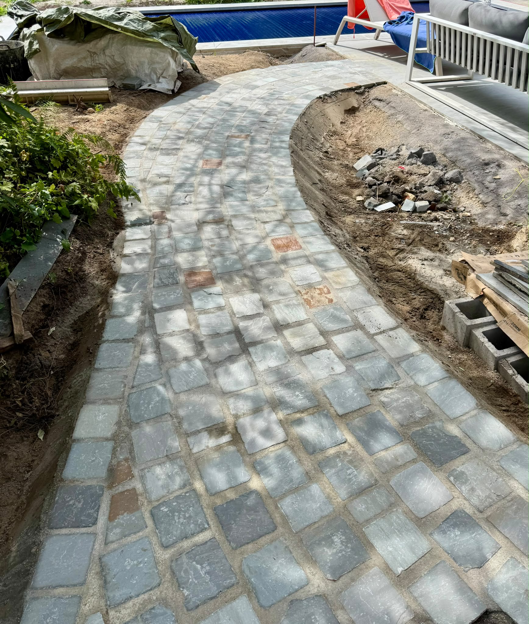Landelijk terras met sierbestrating — extra foto 3