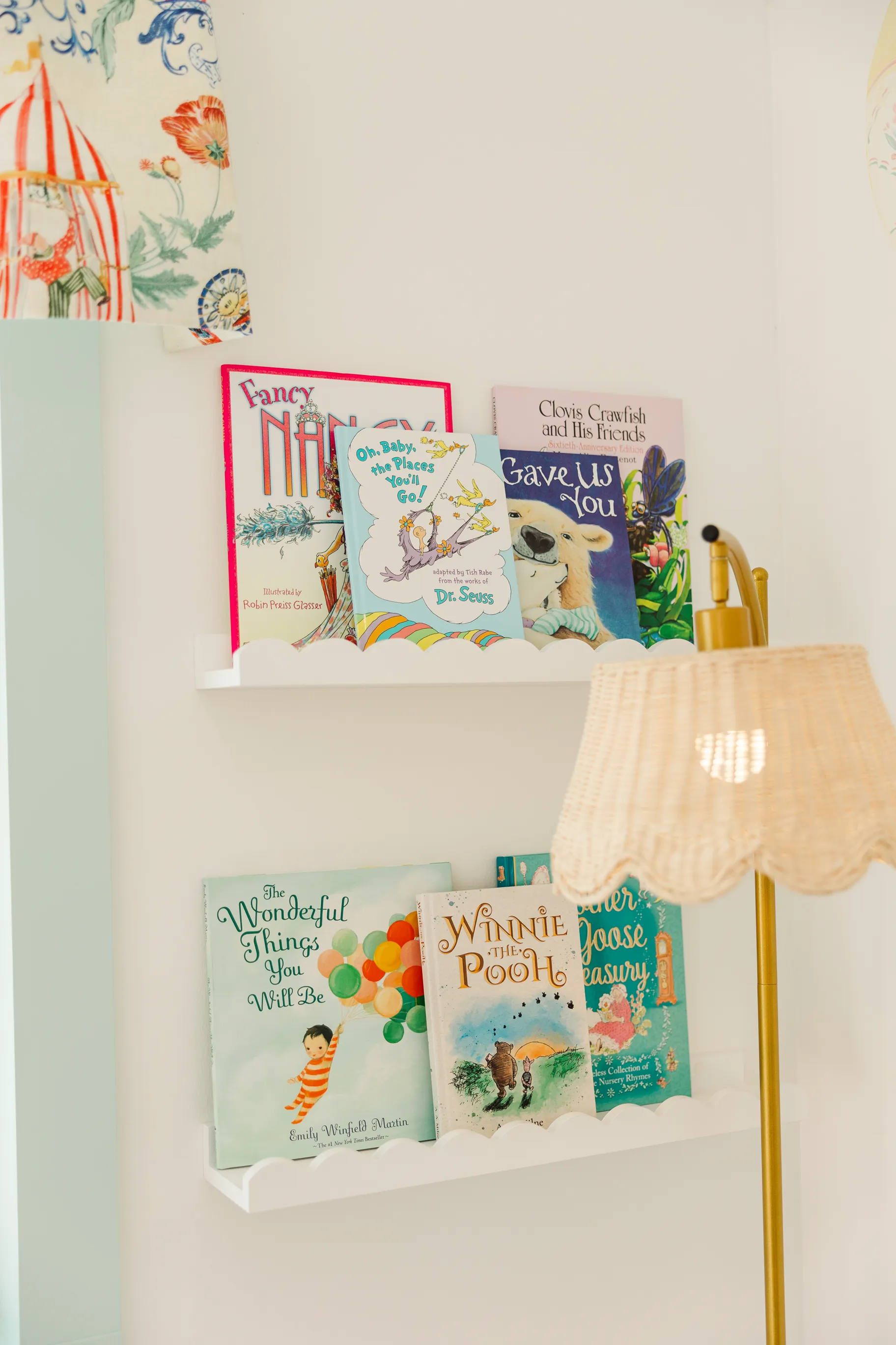 Luxury table setting by Sarah Overall Events with pink embroidered napkins, gold-rimmed plates, floral arrangements, and personalized menus in Shreveport.