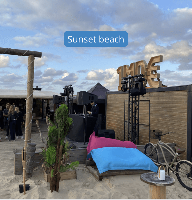 Décor animation et scénographie immersive thème beach plage californie pour soirée d’entreprise à Bordeaux