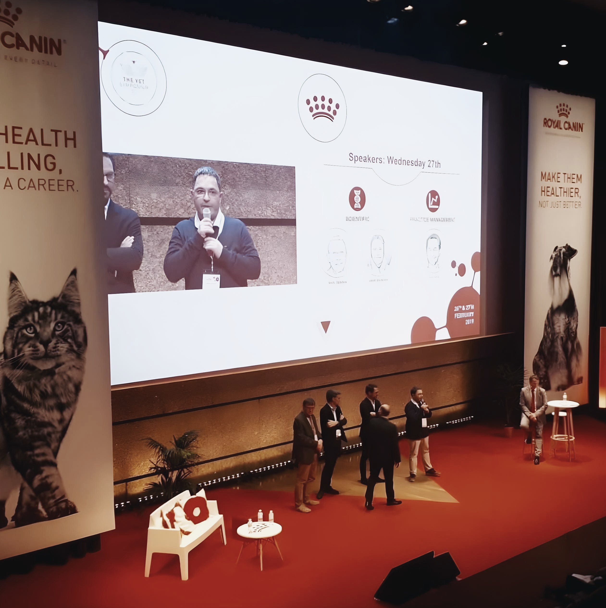 Grégory Santaner animant une conférence chez Royal Canin