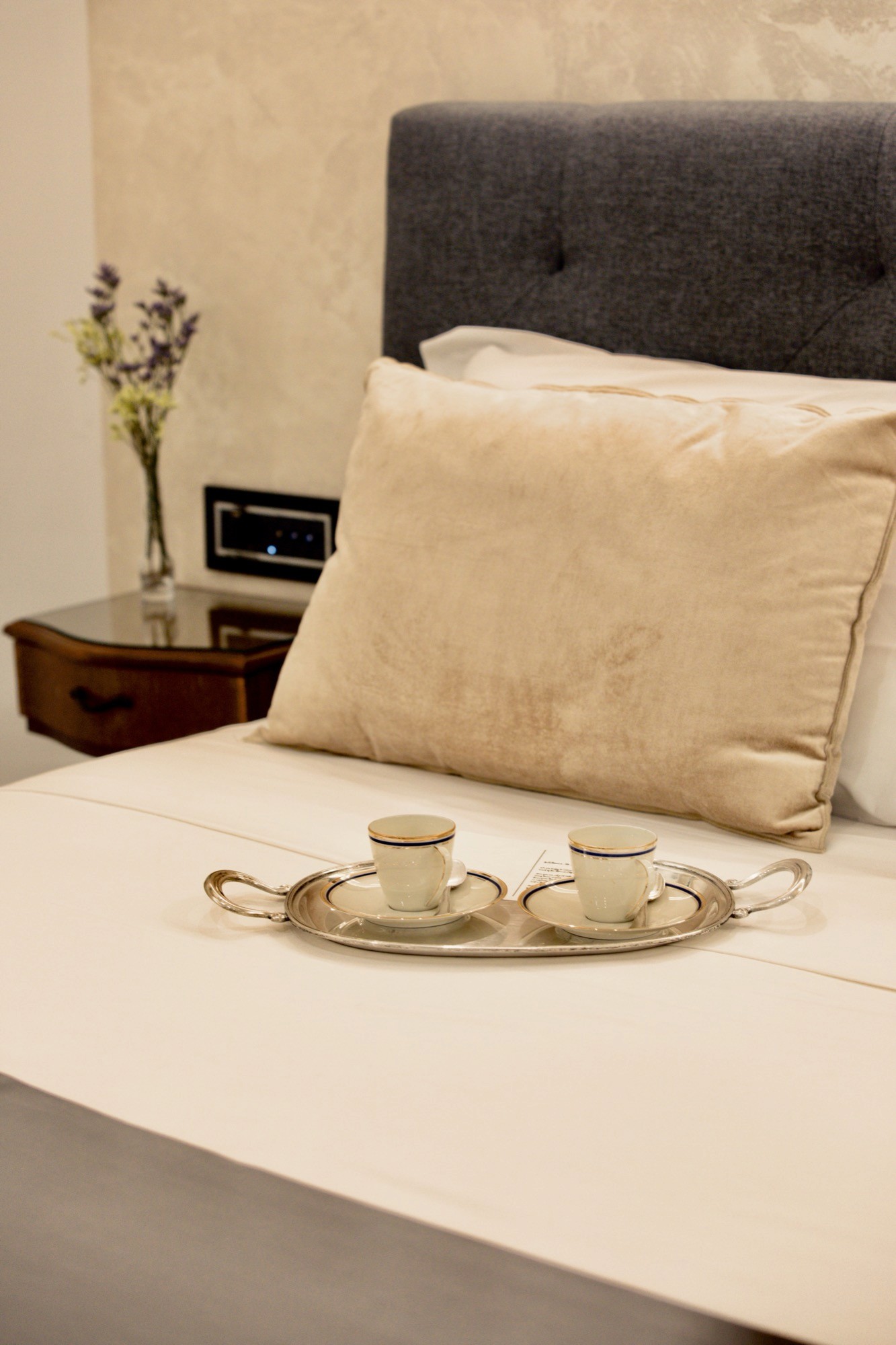 Colazione servita in camera da letto a Roma Segreta Apartments a Roma