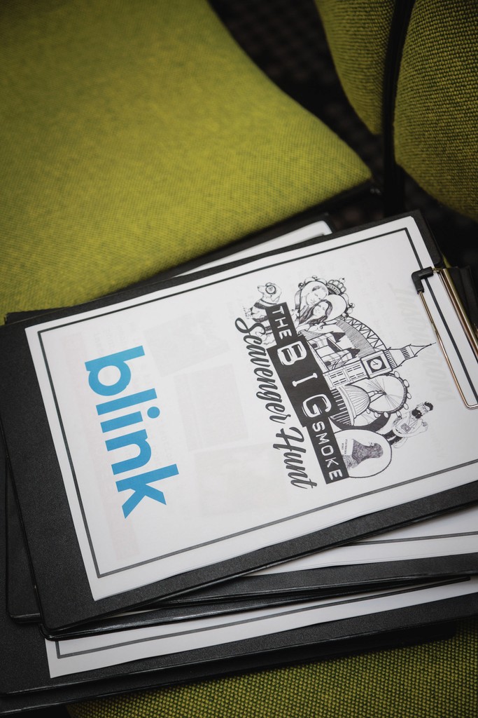 Relaxed seating zones with summer decor