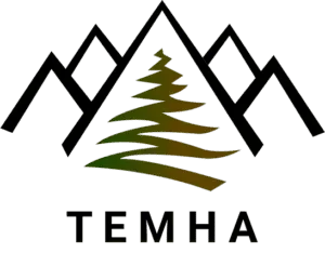 Logo avec montagnes noires stylisées, arbre vert central et le texte « ТЕМНА ».