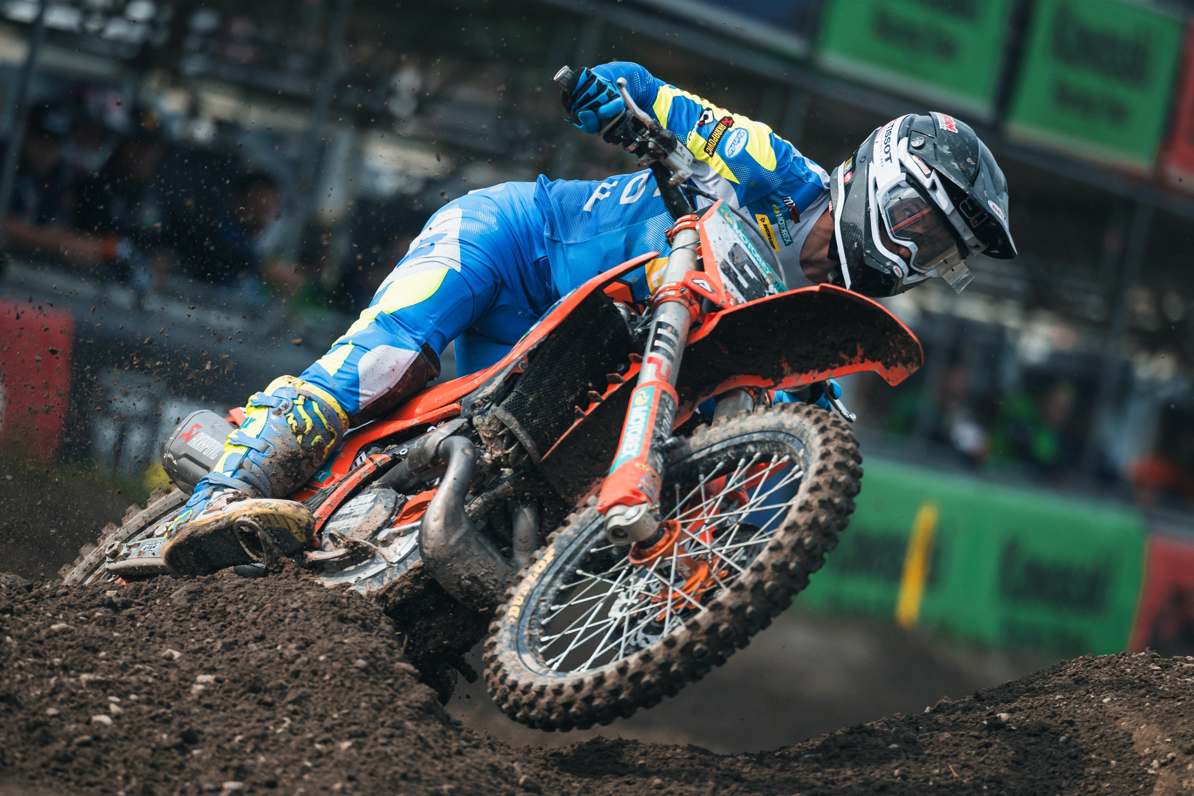 Jeremy Seewer, bib 91, riding his Van Venrooy KTM through a rutted corner