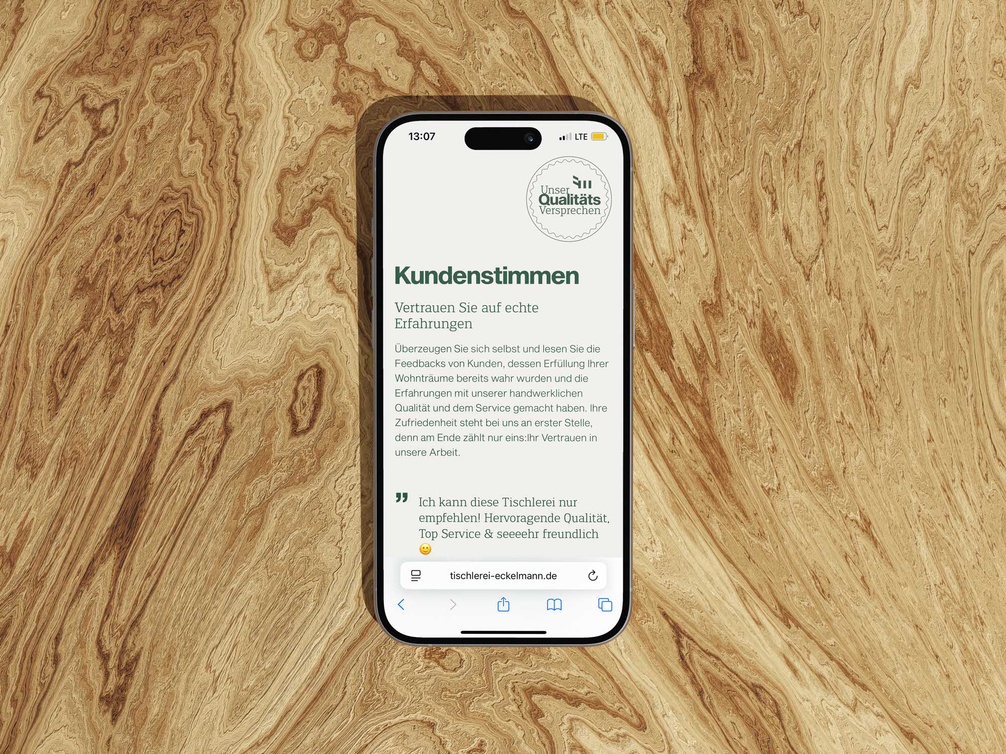 Responsive Website-Ansicht auf Smartphone – Benutzerfreundlichkeit und Design im Einklang