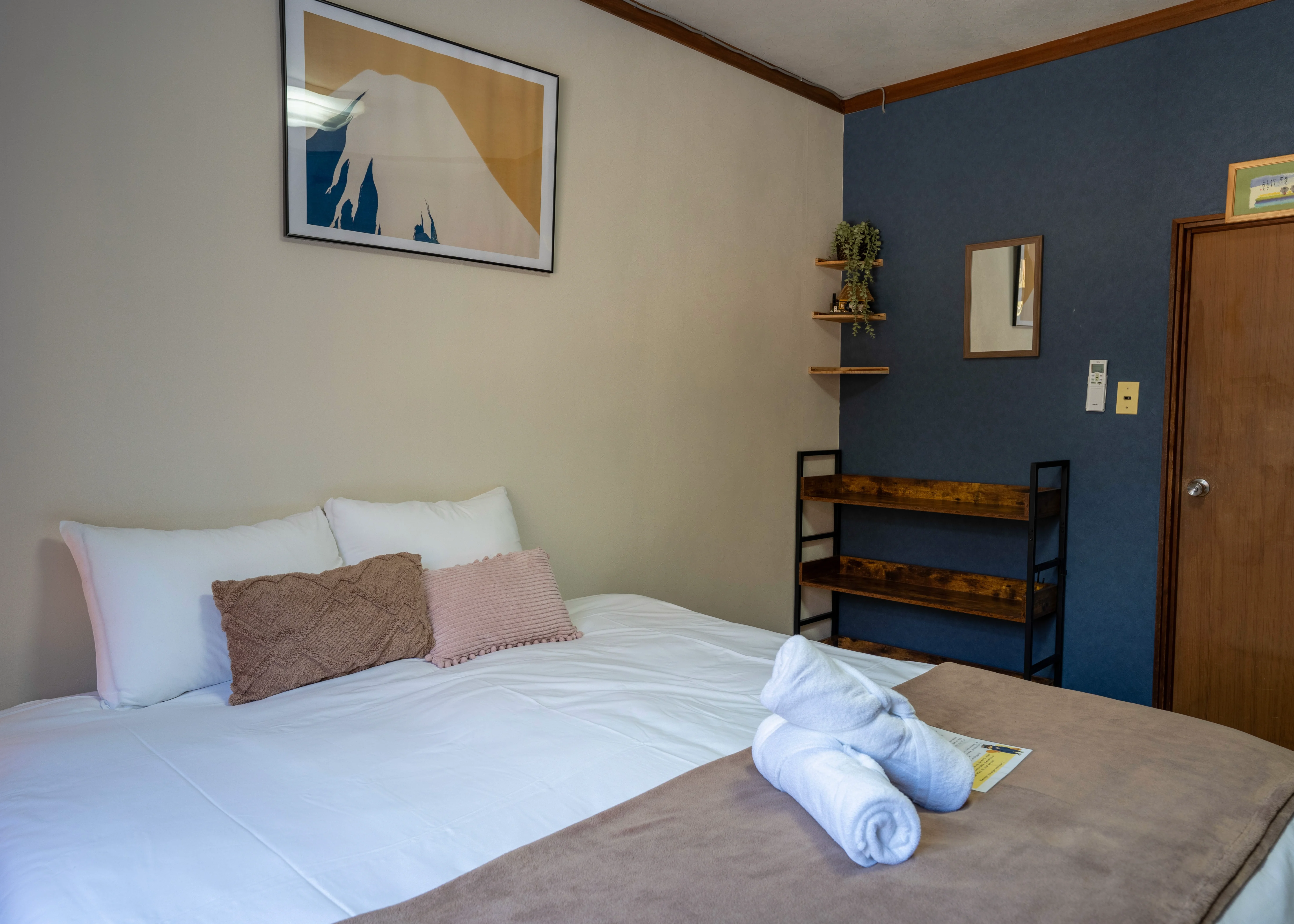 Family room interior at Sneaky Peaks, Hakuba