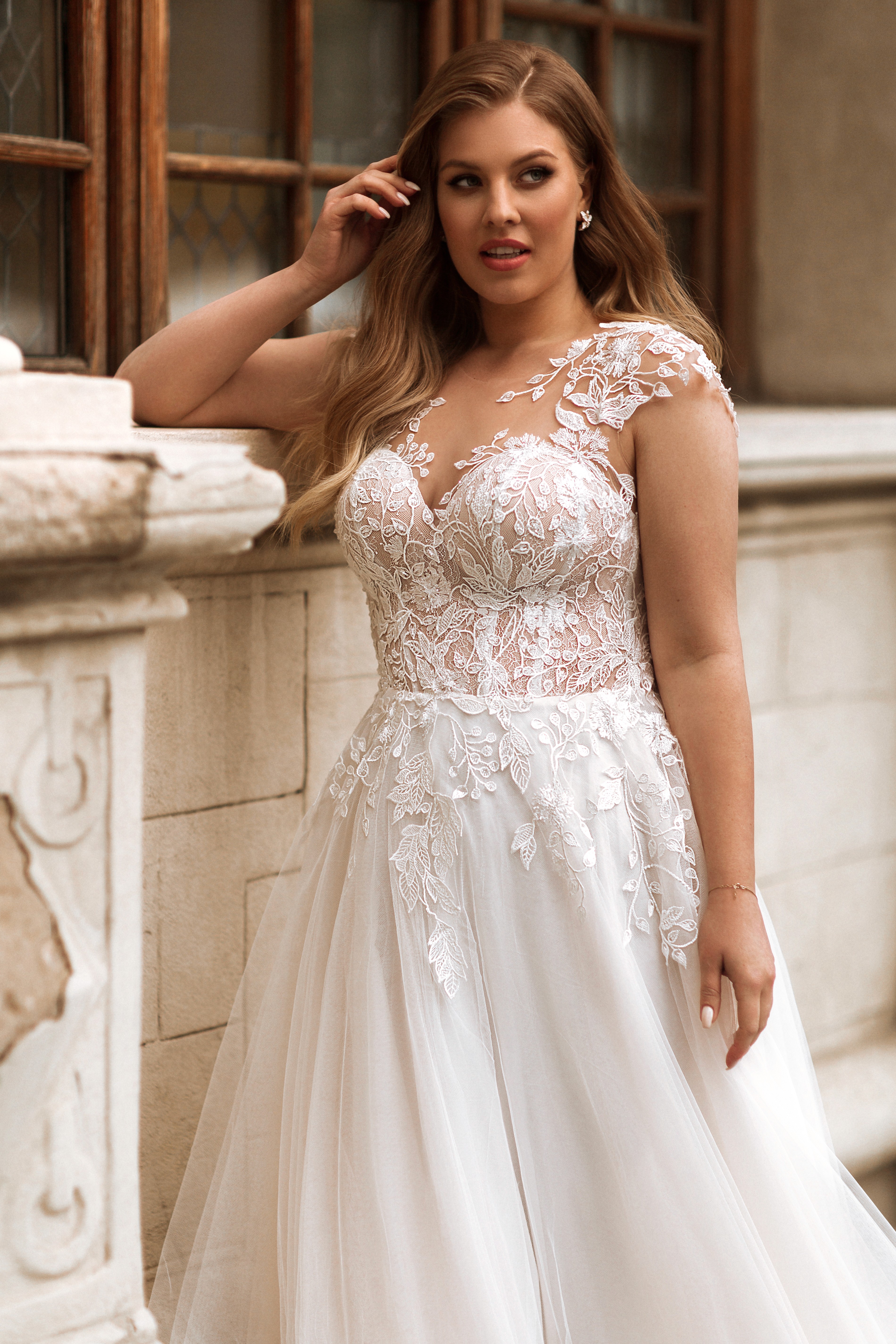 Elegantes Brautkleid in großer Größe