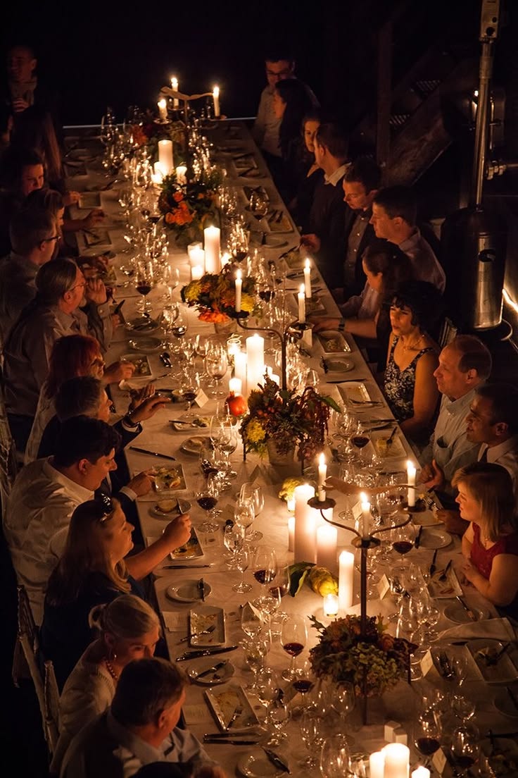 An artful seasonal course with wine and moss