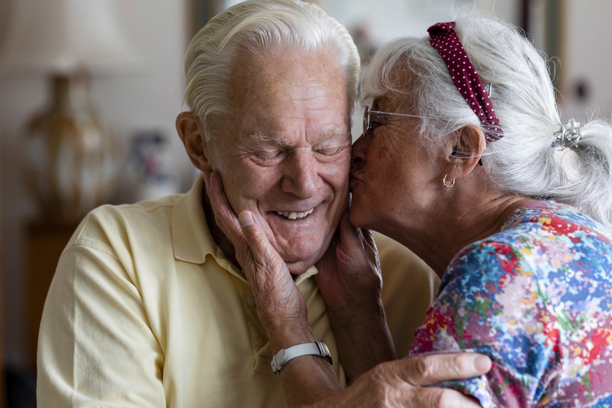 Elderly couple seeking memory care services