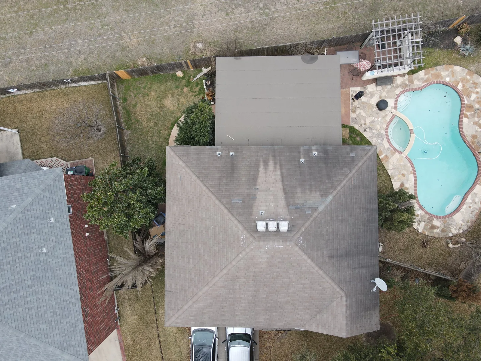 Before replacement: earlier roofing on the same home.