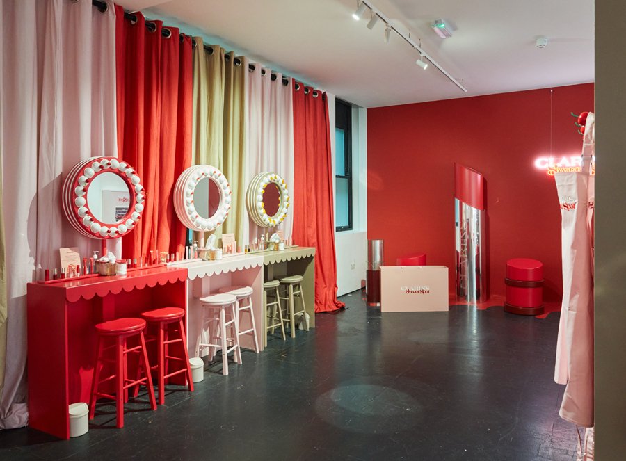 Display mirror stands and multicoloured curtains